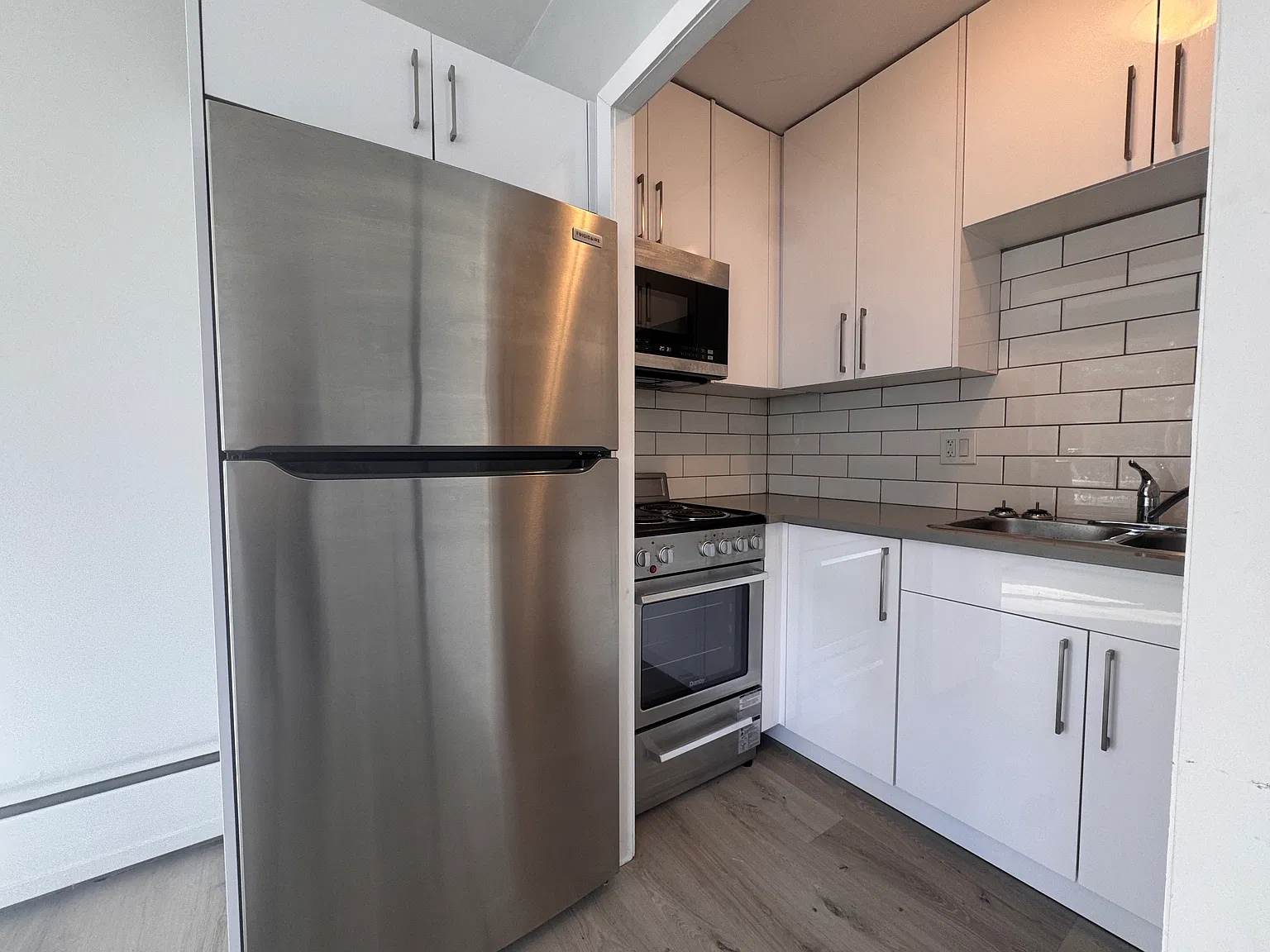 521 Park Street Kitchener — Photo 2