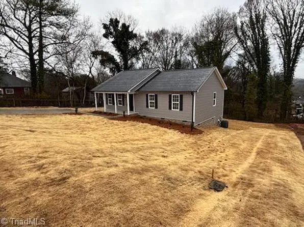 908 Burton St, Eden, NC 27288