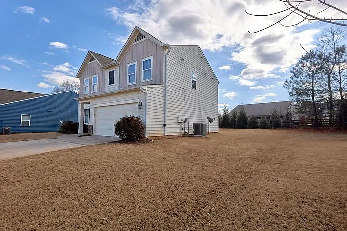 4 bed, 2.5 bath, 2132 sqft, $2,195 — Photo 2