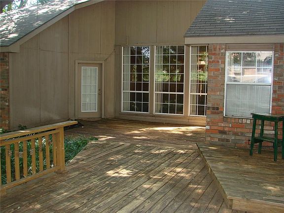 4th image of 2417 Branch Oaks Ln