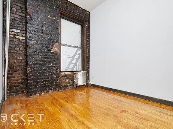 3rd image of 520 E 14th St APT 18
