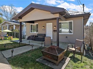 2652 Ivyglen St, Pittsburgh, PA 15227