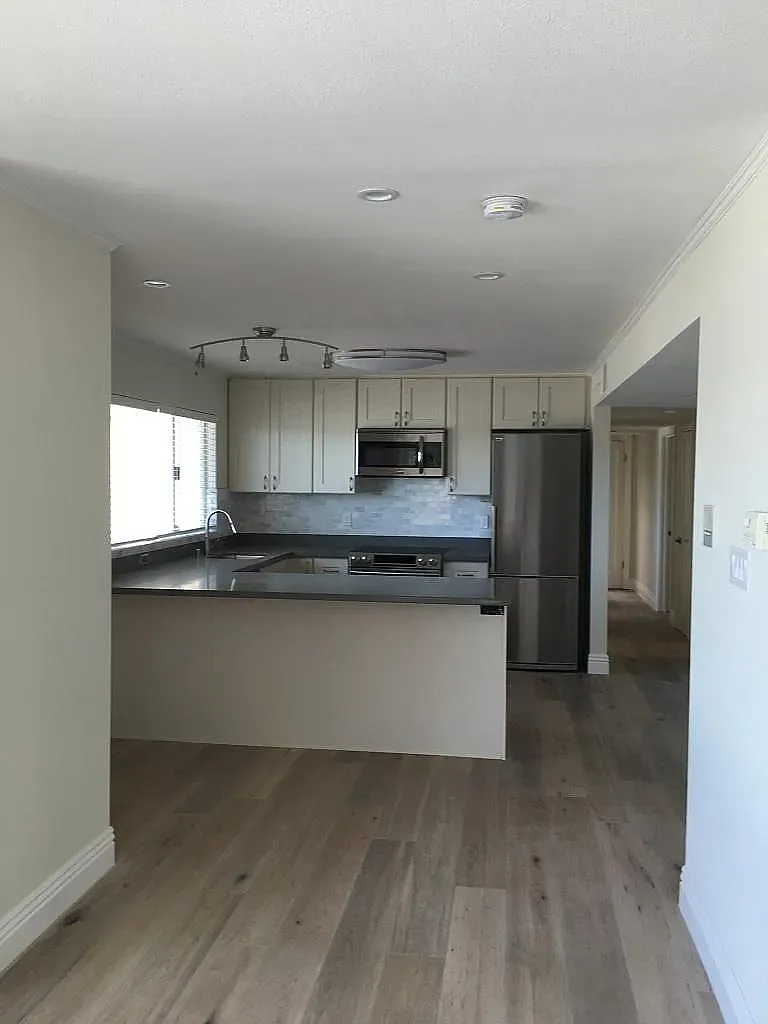 Chanticleer Apartments — Photo 4