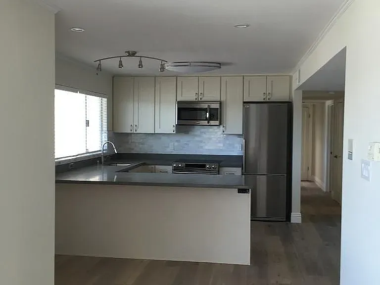 Chanticleer Apartments — Photo 4