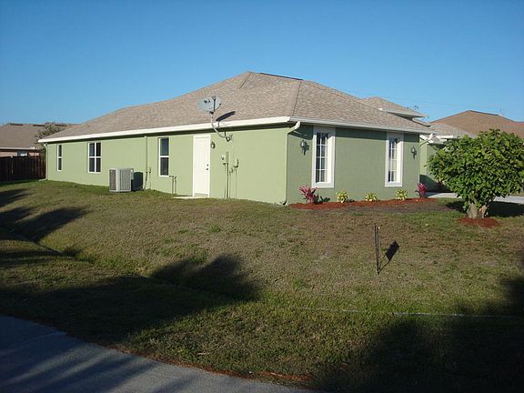 3rd image of 2797 SW Onaway Ave