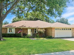 10129 Locksley Dr, Benbrook, TX 76126