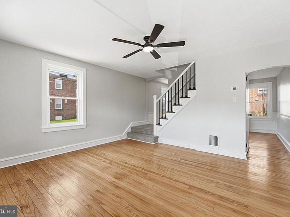2nd image of 2201 N Locust St