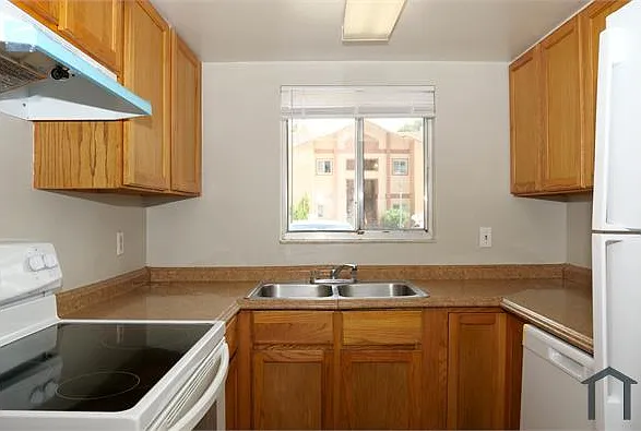 2050 Bowen Dr — Photo 9