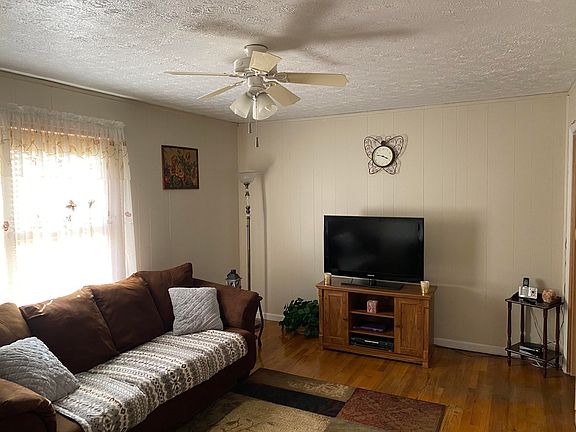 2nd image of 1353 Birch Ave