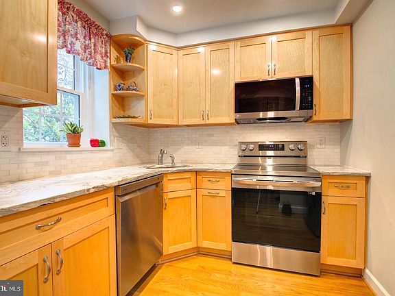 3rd image of 3043 S Columbus St APT B1