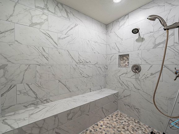 4th image of 7254 Park View Dr