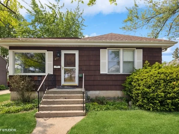 220 N Yale Ave, Villa Park, IL 60181