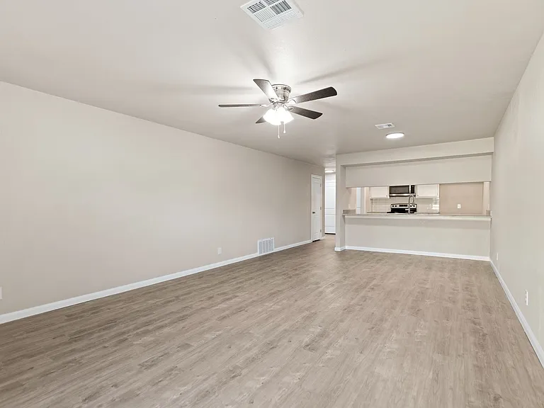 1600 W Madison St — Photo 7