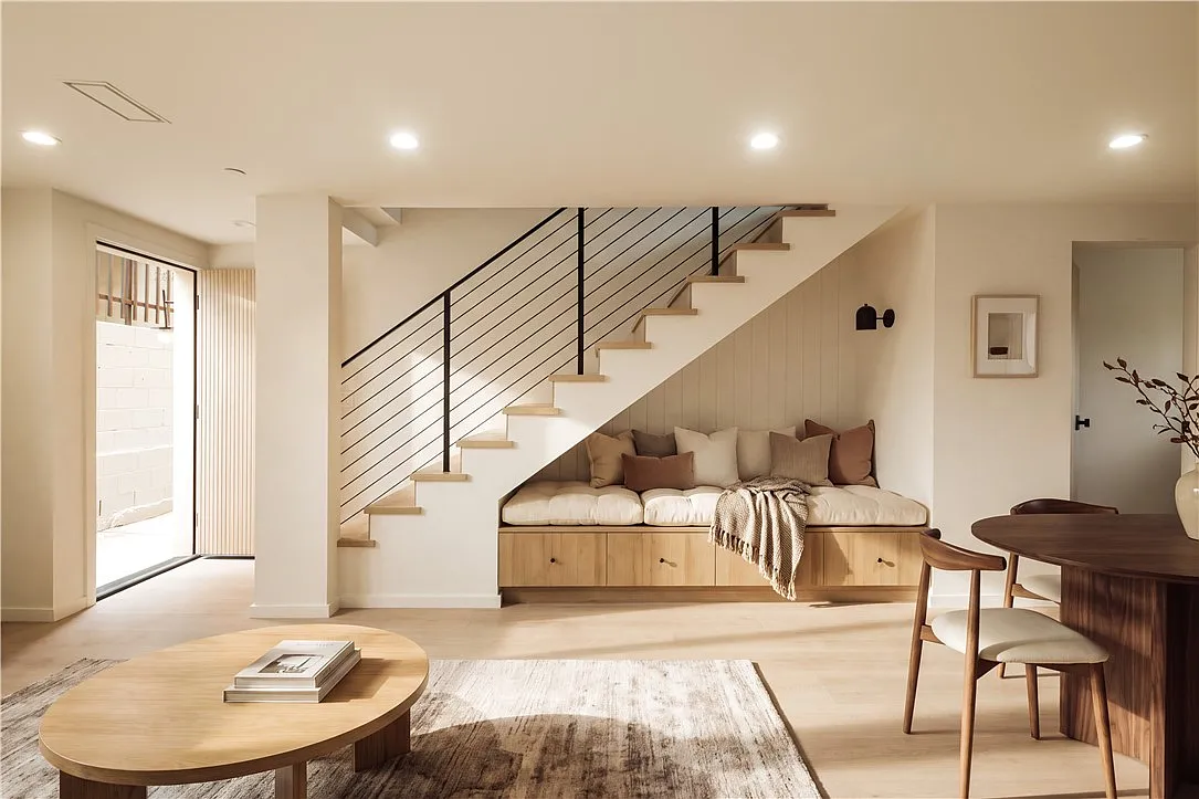 2 bed, 2.5 bath, 904 sqft, $3,208 — Photo 3