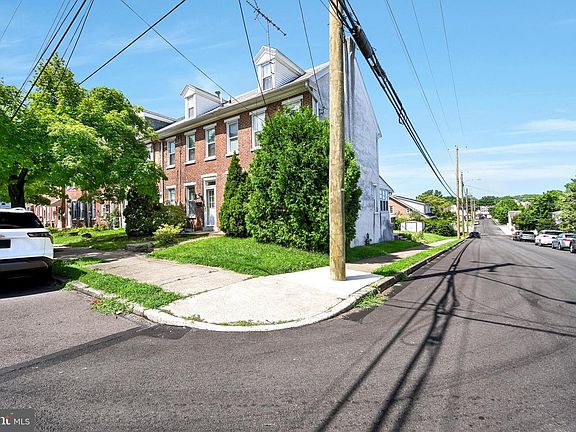 4th image of 551 Spruce St