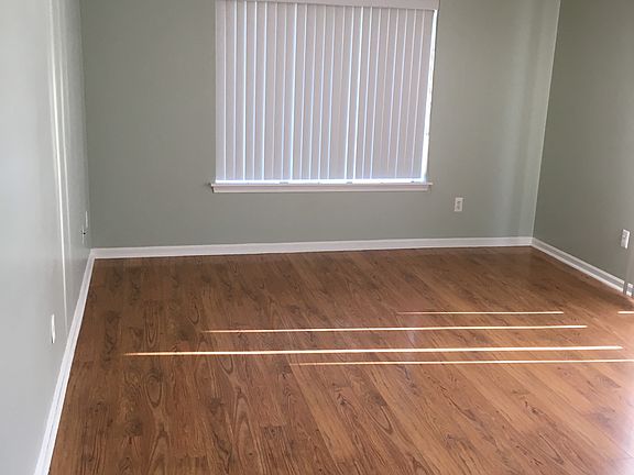 4th image of 938 Country Club Dr