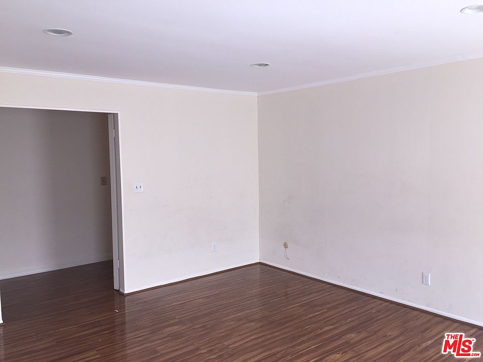 1st image of 340 S Elm Dr APT 102