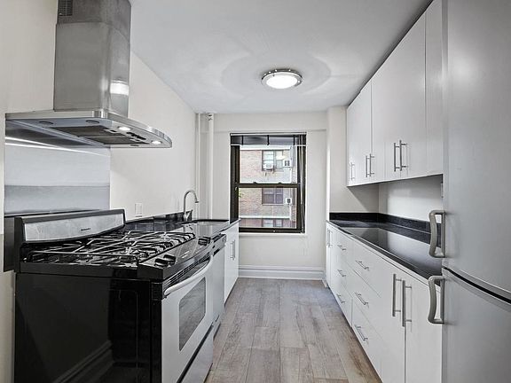 4th image of 210 E Broadway APT H208