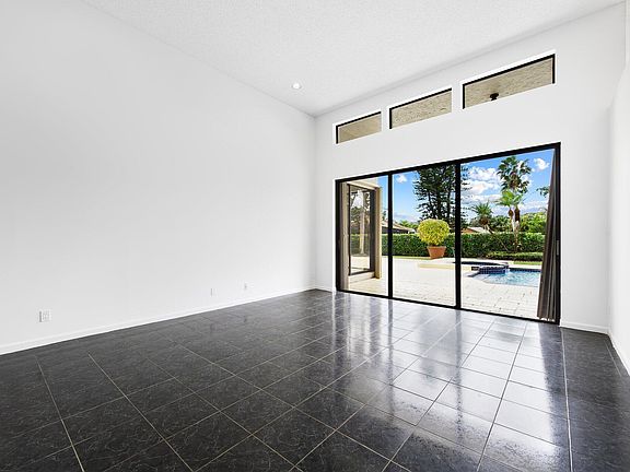 4th image of 8270 NW 49th Manor