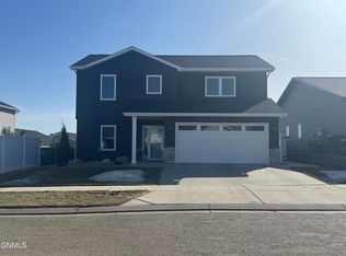 211 Huron Dr, Bismarck, ND 58503