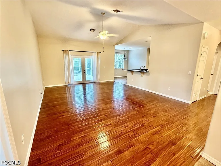 1466 Argyle Dr — Photo 10