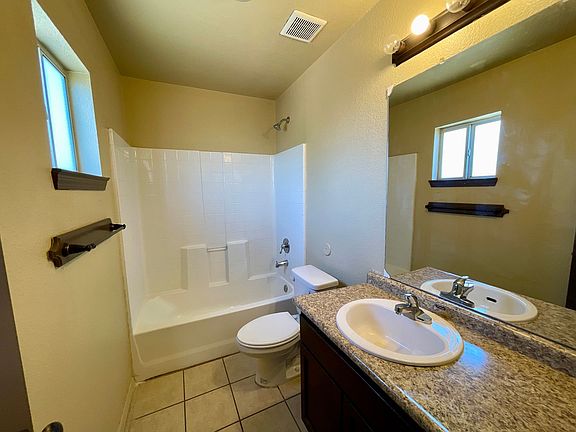4th image of 5724 Ybarra Ct #B