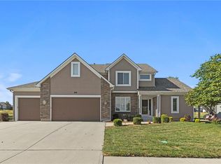 1404 Cross Creek Dr, Raymore, MO 64083