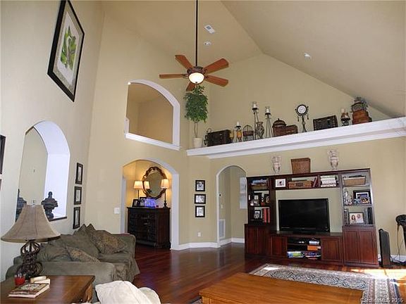 5th image of 3901 Erskine Woods Dr