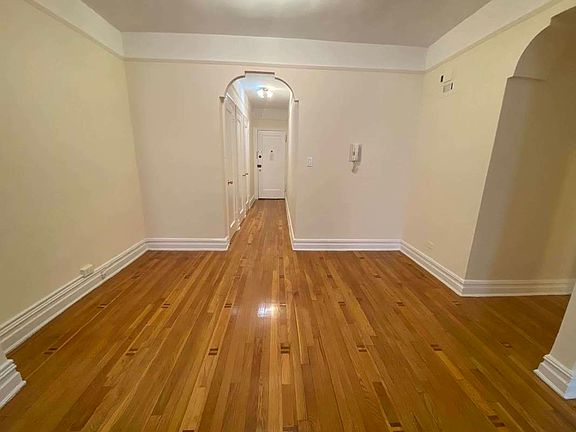 4th image of 62-82 Saunders St #3W