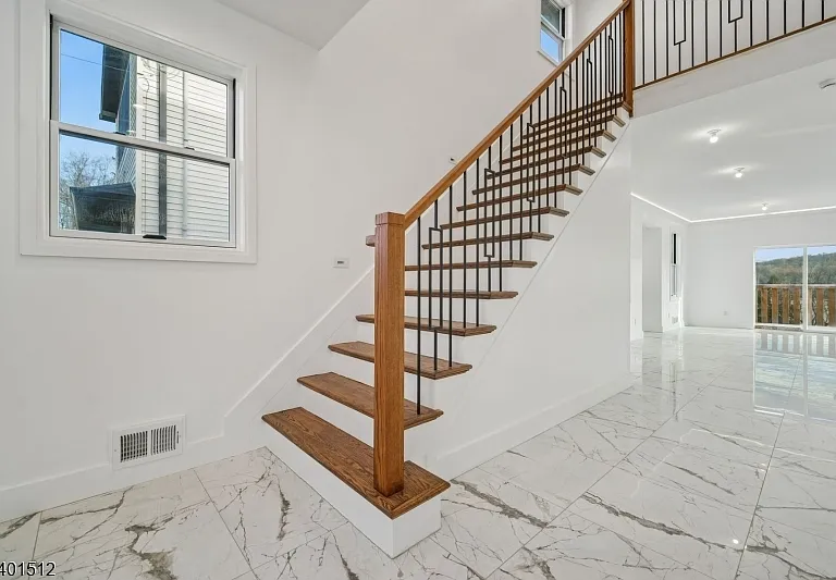 19 Mountain Ave — Photo 8