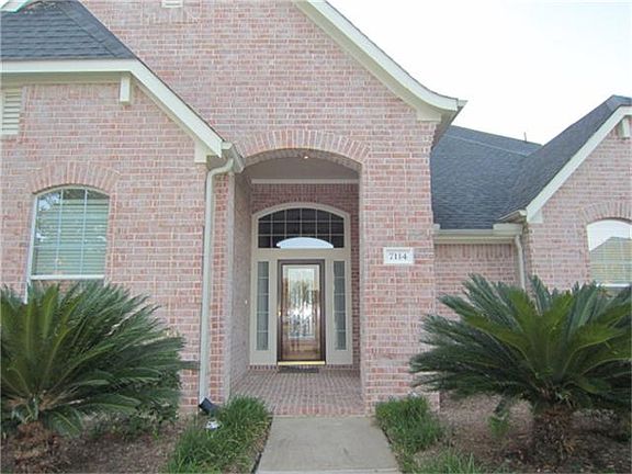 Covered porch front entrance
