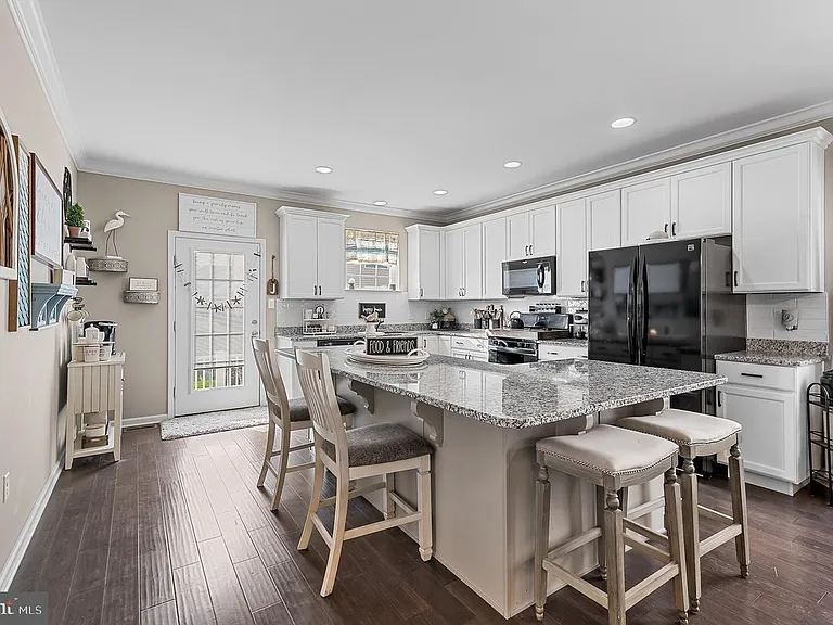 168 Sirius Dr — Photo 8
