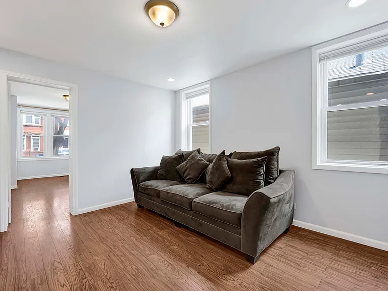 465 W 27th St #1F — Photo 5