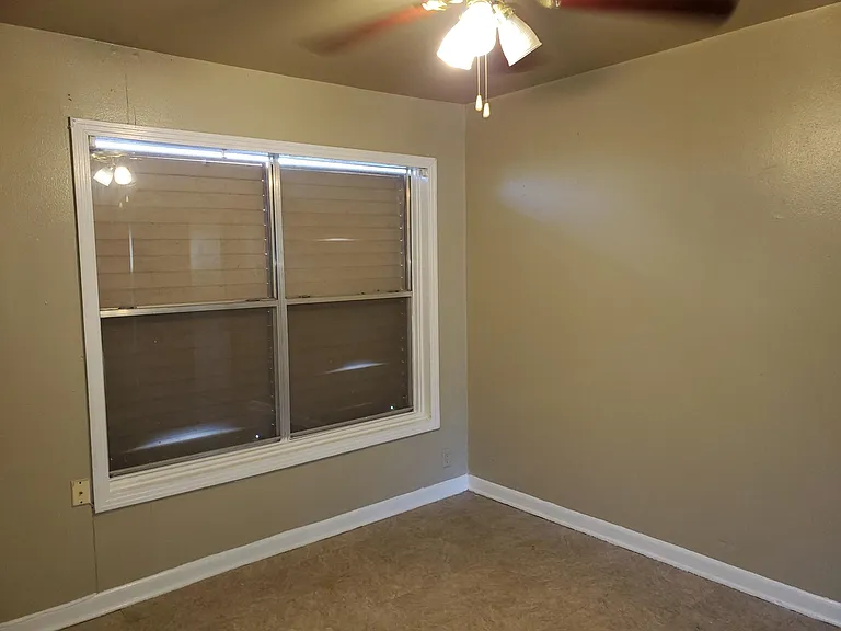 5814 Hinman Dr — Photo 6