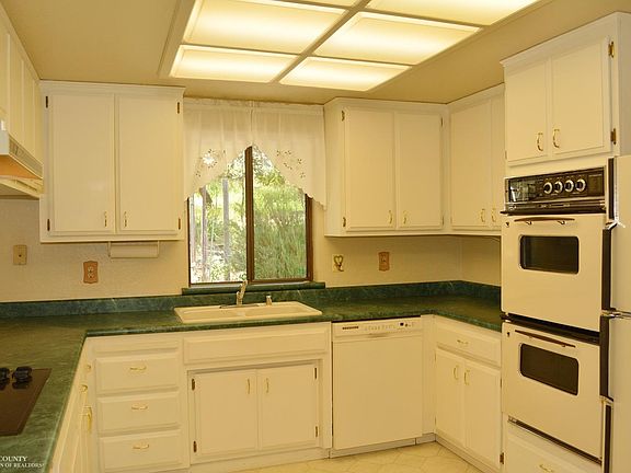 3rd image of 2588 Allen Dr
