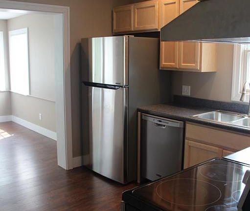 2nd image of 432 Douglas Ave #2