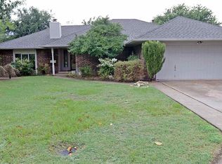 516 N Oak Ave, Hennessey, OK 73742