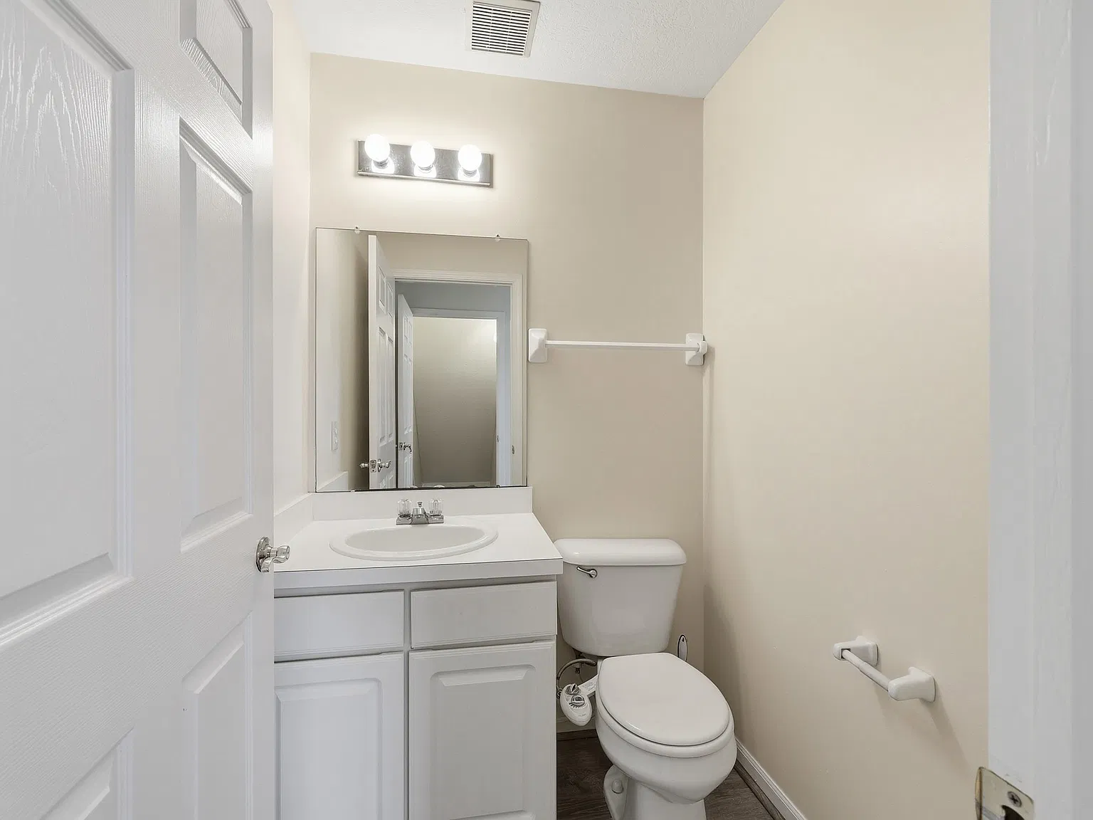 2 bed, 1600 sqft, $2,000 — Photo 4