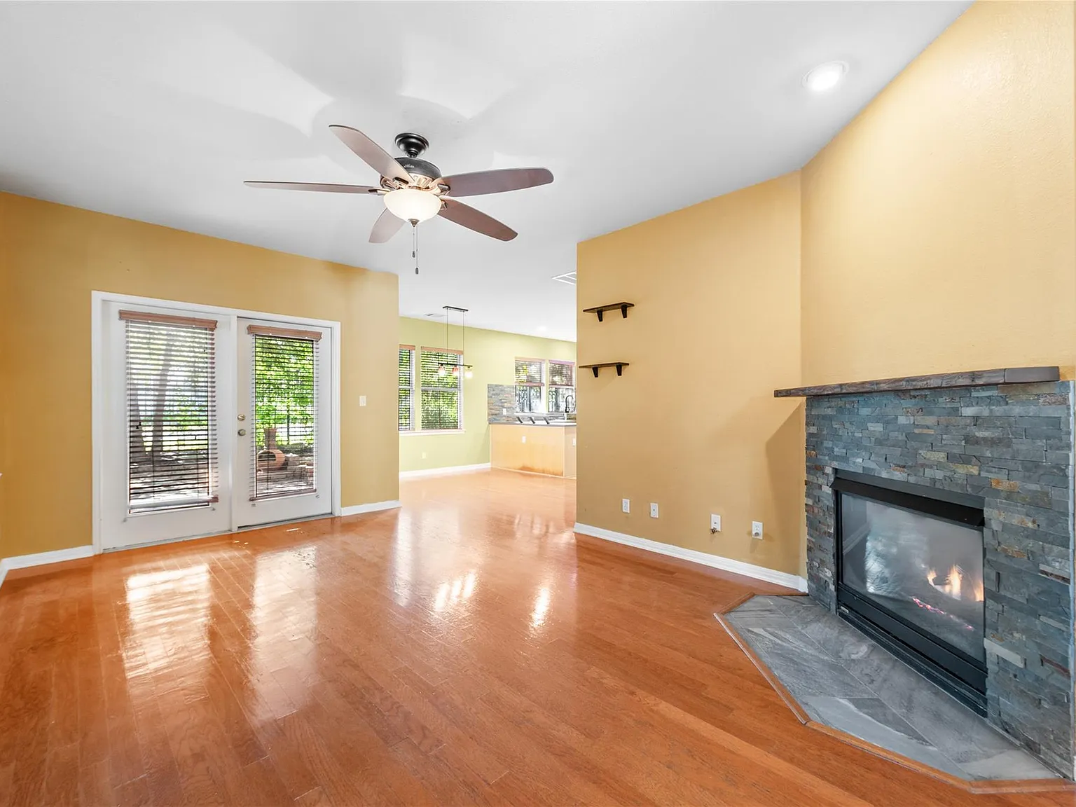 2 bed, 2.5 bath, 1718 sqft, $4,200 — Photo 4