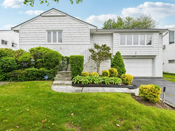 904 Woodmere Drive, North Woodmere, NY 11581