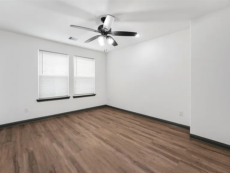 7987 Chateau St #D — Photo 27