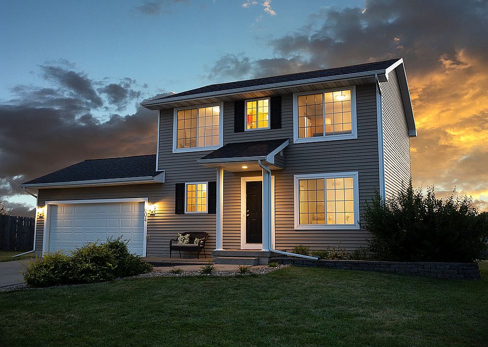 1st image of 604 Spruce Cir NW