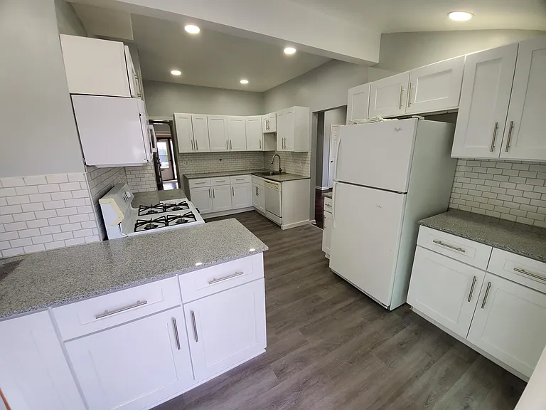 1445 Browning St — Photo 2