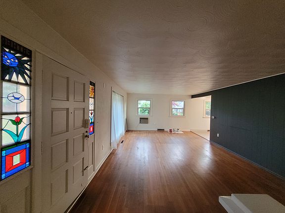 3rd image of 2902 Parkway Dr W