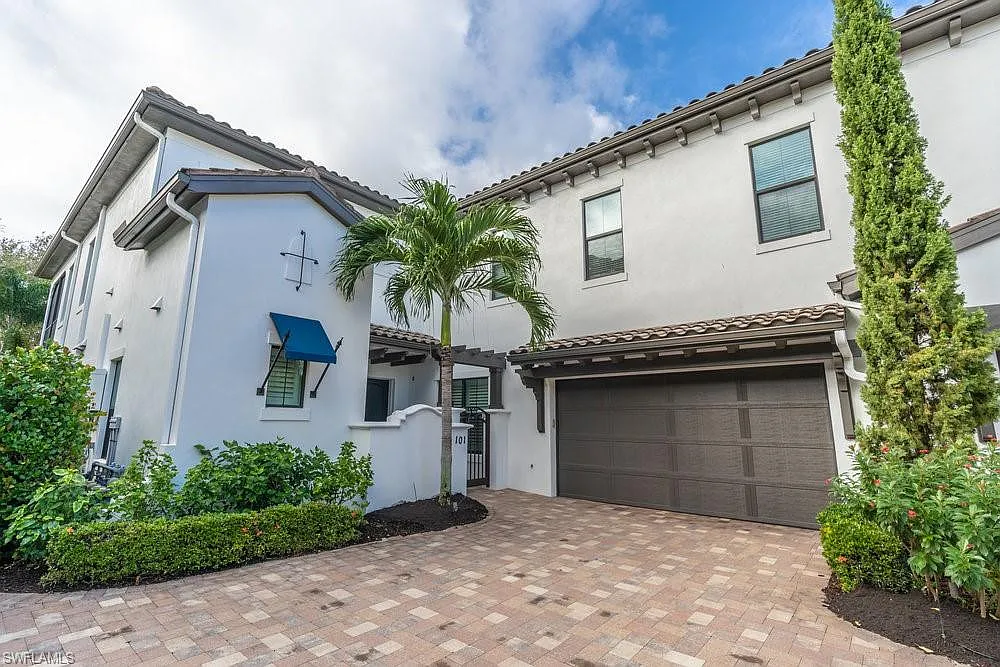 3 bed, 3.5 bath, 2532 sqft, $17,000 — Photo 2