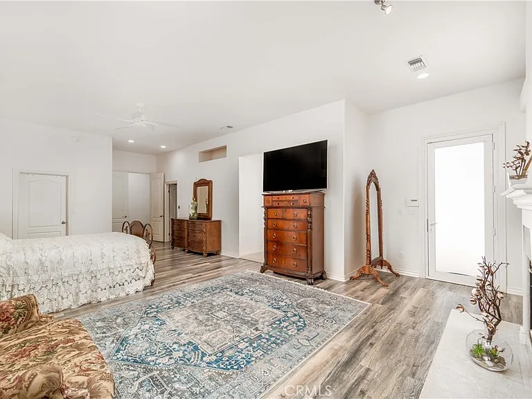 5206 Topeka Dr — Photo 36