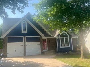 4408 NW Pennington Ln, Blue Springs, MO 64015