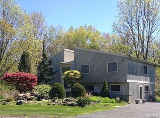 3 Thornbrook Ln, Suffern, NY 10901