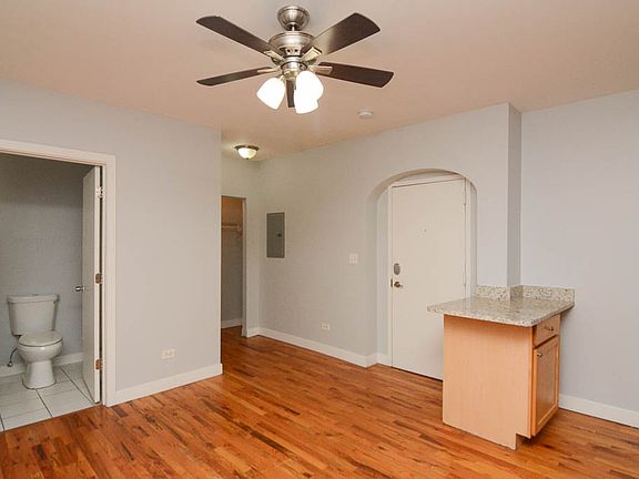 5th image of 7450 N Greenview Ave Ste G3