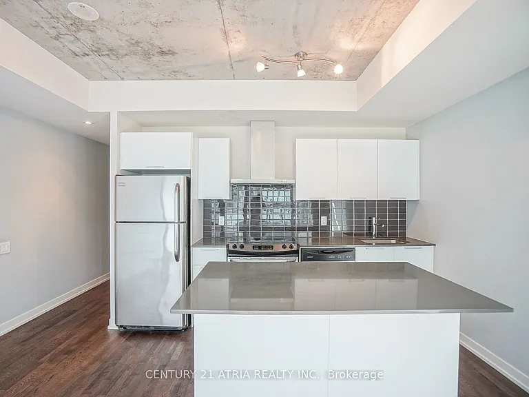 650 King St W #311 — Photo 15